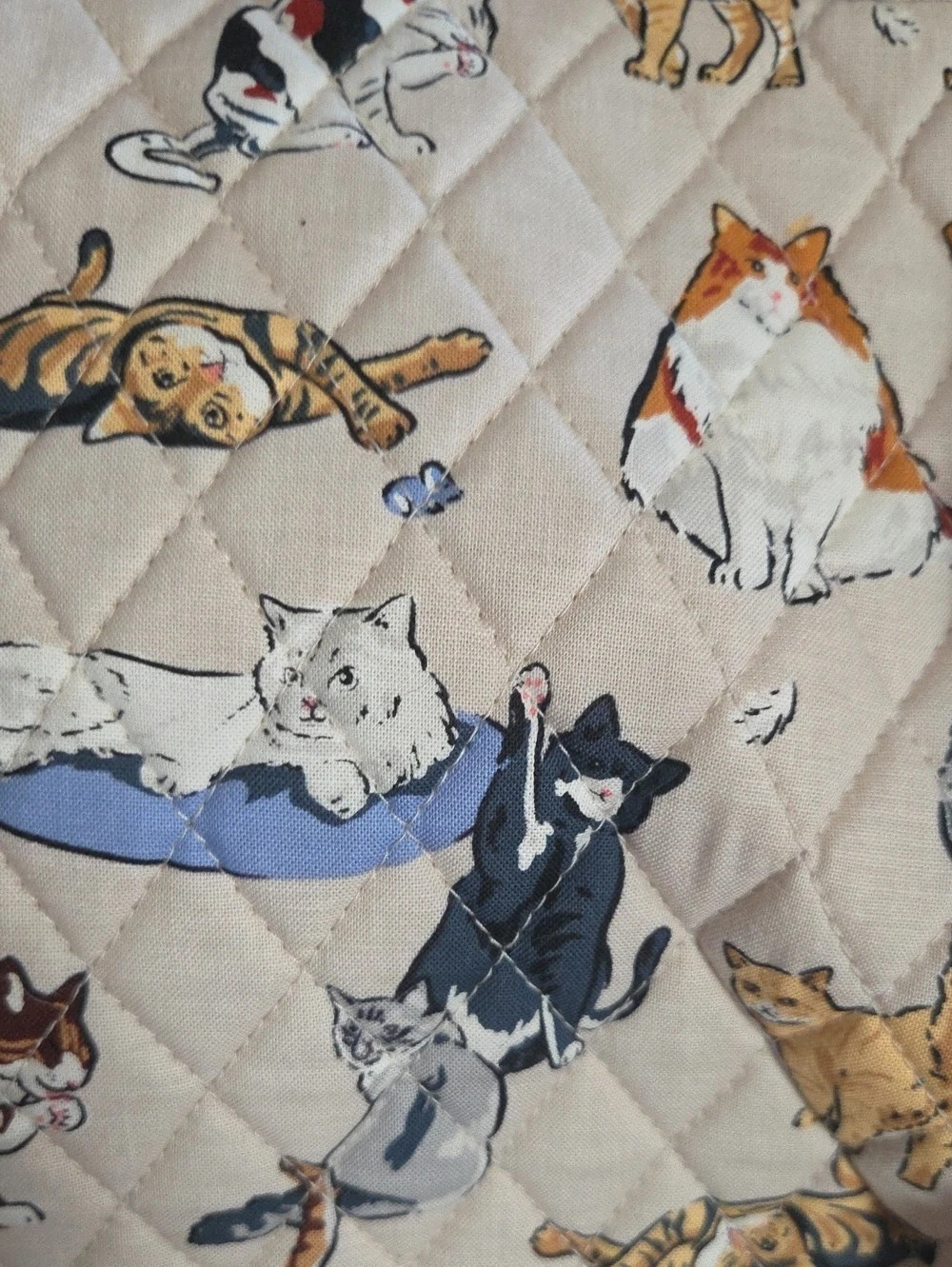 Vera Bradley Large Travel Duffel Cat Print Quilted Tote Bag in Cream & Orange - Picture 5 of 7
